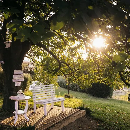 Casa Lucesole Kır Evi